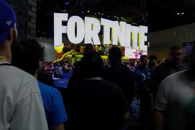 Fortnite je za Ukrajino doslej zbral že 50 milijonov dolarjev. FOTO: Reuters
