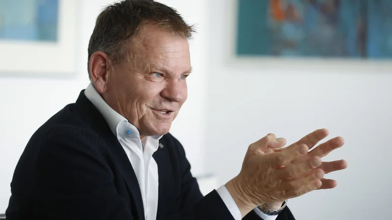 Fotografija: Predsednik vlade Janez Janša se je pri imenovanju Francija Matoza za neizvršnega direktorja DUTB znašel v konfliktu interesov. FOTO: Leon Vidic