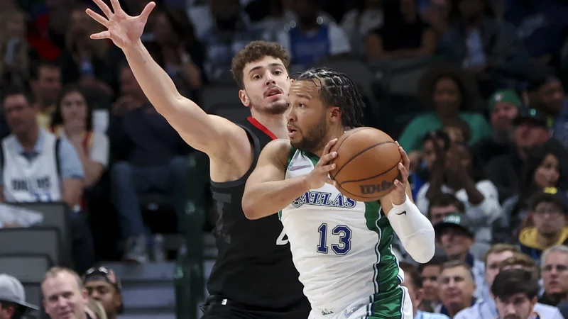 Fotografija: Dallasov organizator igre Jalen Brunson je odlično nadomestil odsotnost Luke Dončića. Teksašani so ostali v bitki za četrto mesto v zahodni konferenci NBA. FOTO: Kevin Jairaj/Usa Today Sports
