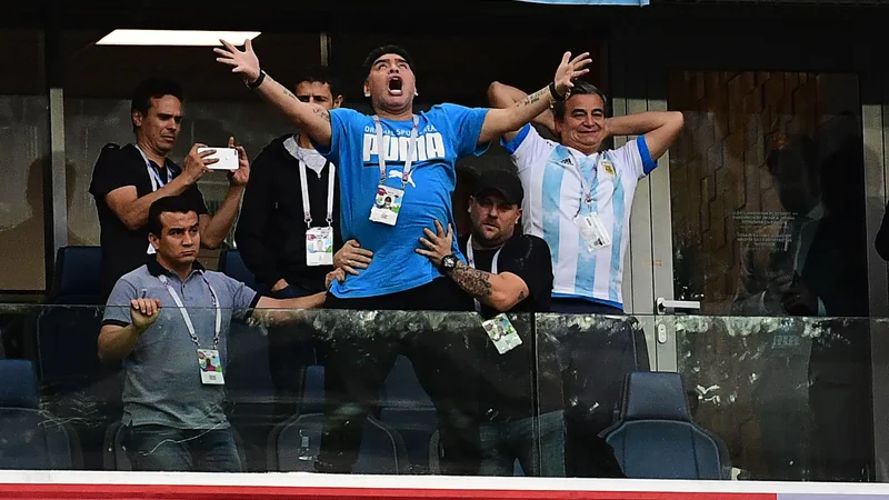 Za Argentince je Diego Maradona še vedno božanstvo in človek, ki nikoli ne bo umrl. FOTO: Giuseppe Cacace/AFP