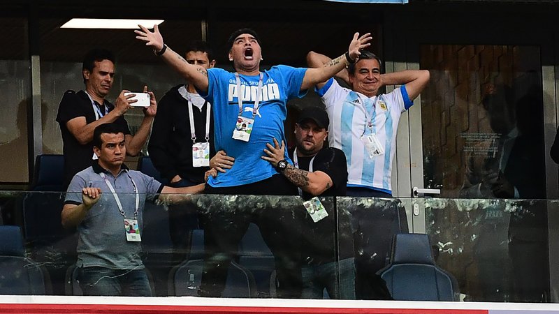 Fotografija: Za Argentince je Diego Maradona še vedno božanstvo in človek, ki nikoli ne bo umrl. FOTO: Giuseppe Cacace/AFP
