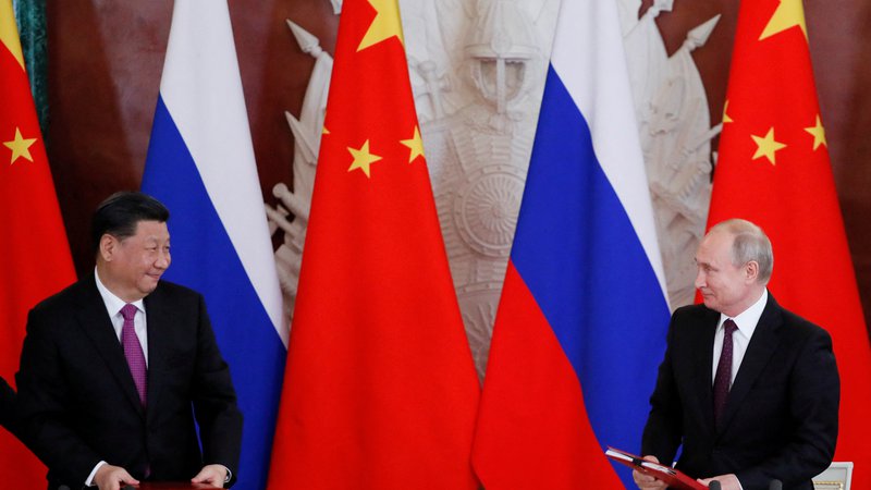 Fotografija: Rusko gospodarstvo je desetkrat manjše od kitajskega, vendar ima Putin osebno dvajsetkrat, morda celo dvestokrat večje premoženje kot Xi Jinping.
FOTO: Evgenia Novozhenina/Reuters
