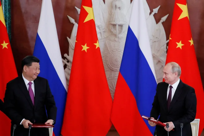 Rusko gospodarstvo je desetkrat manjše od kitajskega, vendar ima Putin osebno dvajsetkrat, morda celo dvestokrat večje premoženje kot Xi Jinping.
FOTO: Evgenia Novozhenina/Reuters
