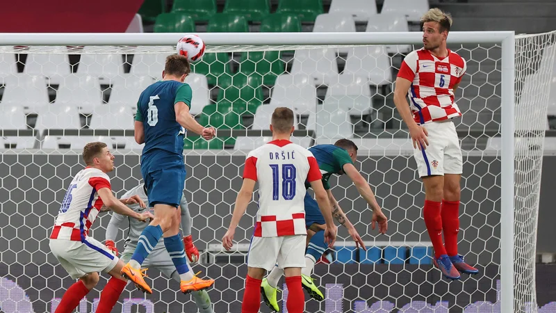 Jaka Bijol je za Slovenijo izenačil v zadnjih trenutkih tekme po strelu z glavo. FOTO: Karim Džaafar/AFP