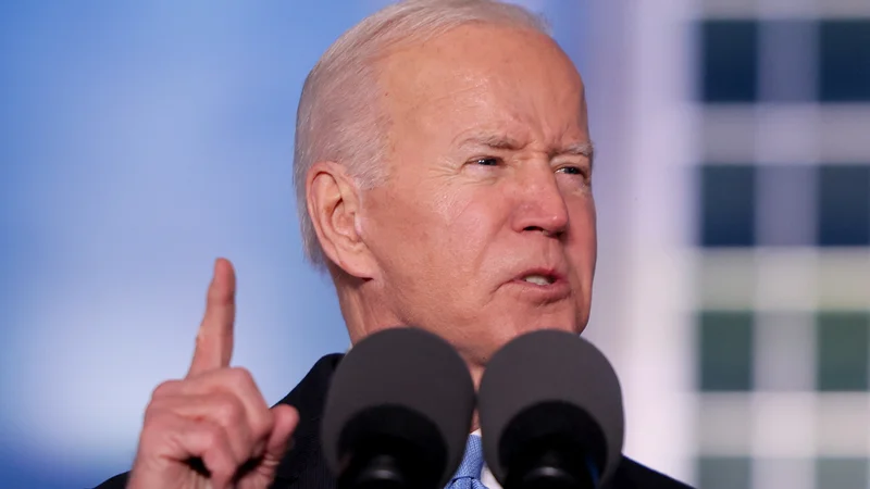 Fotografija: Ameriški predsednik Joe Biden je ostro obsodil agresorja Ukrajine ruskega predsednika Vladimirja Putina. Foto Evelyn Hockstein/Reuters