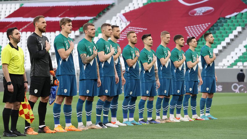 Fotografija: Slovenski nogometaši bi morali v tekmah s favoriti, kakršna je Hrvaška, storiti več prekrškov kot osem. FOTO: Karim Jaafar/AFP
