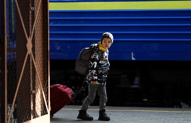 Direktiva o začasni zaščiti je bila aktivirana prvič, zato se v državah pojav&shy;ljajo nejasnosti glede registracije beguncev in drugega. FOTO: Hannah Mckay/Reuters
