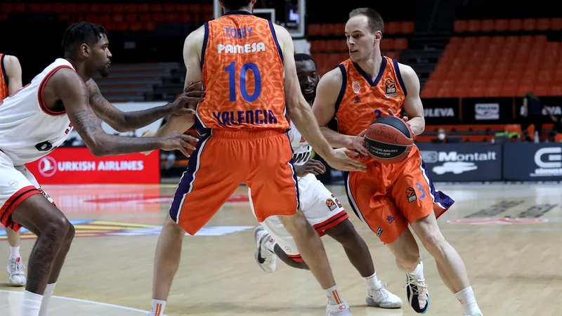 Fotografija: Poškodba Klemna Prepeliča je pretresla tabor Valencie in slovenske reprezentance dobrih pet mesecev pred začetkom evropskega prvenstva. FOTO: Eurocup
