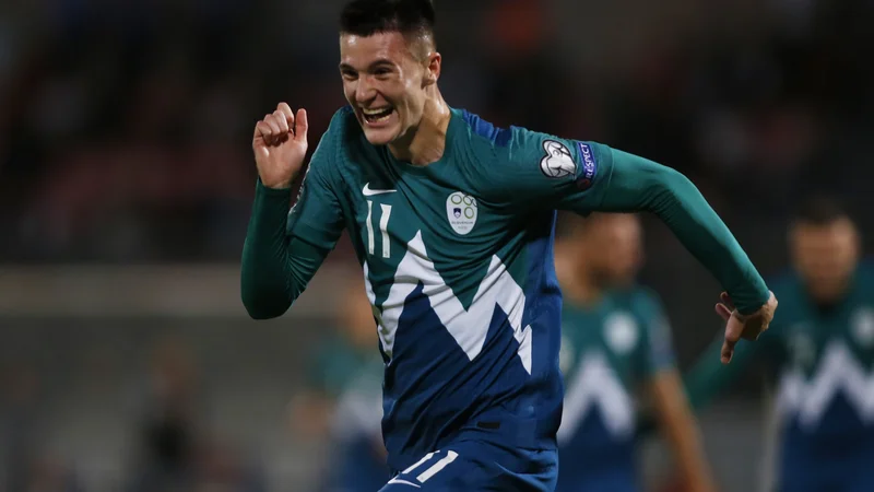 Fotografija: Benjamin Šeško se je izkazal tudi v slovenskem dresu. FOTO: Darrin Zammit Lupi/Reuters