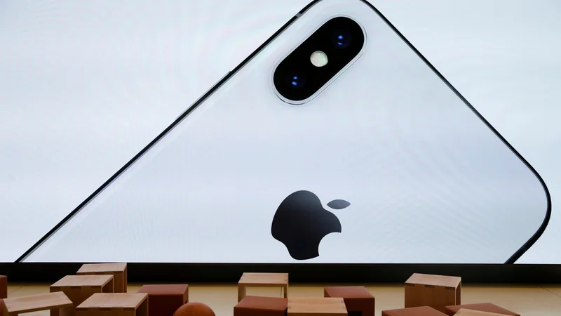 Fotografija: Letošnja prijava na inšpektorat za kulturo in medije proti korporaciji Apple ni imela učinka, inšpekcijskega postopka ne bodo uvedli. FOTO: Elijah Nouvelage/Reuters
