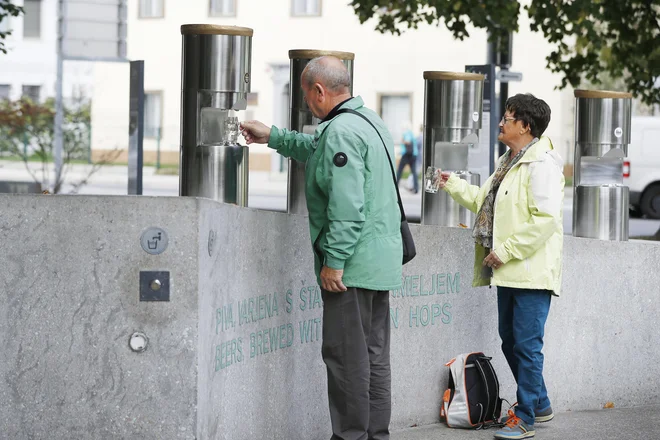 Doslej se je na fontani piv predstavilo skupno 57 pivovarjev. FOTO: Leon Vidic/Delo
