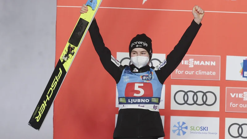 Fotografija: V družbi BTC podpirajo tudi športne discipline, ki so zgodovinsko dosegale manjši odmev in s tem tudi skromnejšo sponzorsko podporo, kot so gimnastika, ženski smučarski skoki in žensko kolesarstvo. Na fotografiji Nika Križnar, zmagovalka prve tekme silvestrske turneje v Ljubnem. FOTO: Jože Suhadolnik/Delo