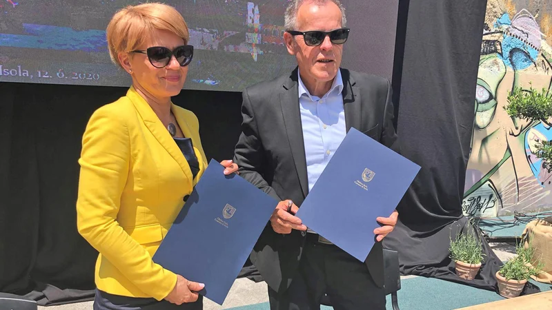 Fotografija: Aleksandra Pivec je bila kot nekdanja ministrica pred dvema letoma gostja izolskega župana Danila Markočiča. Plačilo računa za njeno prenočitev ga je stalo ovadbo. FOTO: Občina Izola
