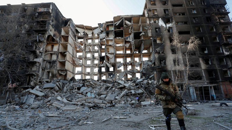 Fotografija: Opustošenje v Mariupolu. Foto Alexander Ermochenko/Reuters
