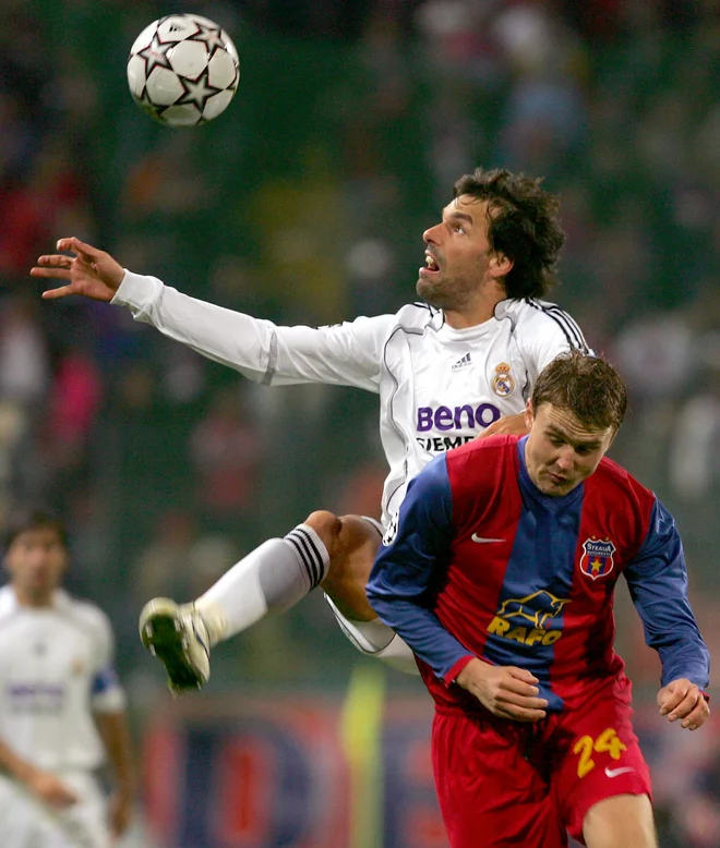 Ruud van Nistelrooy (na fotografiji) med tekmo lige prvakov z madridskim Realom v Bukarešti.&nbsp;FOTO: Bogdan Cristel/Reuters
