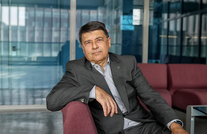 &raquo;Zaposleni nismo samo ljudje s profili, ki se obnašamo skladno s položajem ali izobrazbo. Na naše delo v službi vpliva tudi, ali smo otroka ponoči peljali na urgenco, ali imamo prijatelje v Ukrajini, ali so naši starši zdravi.&laquo; FOTO: Blaž Samec
