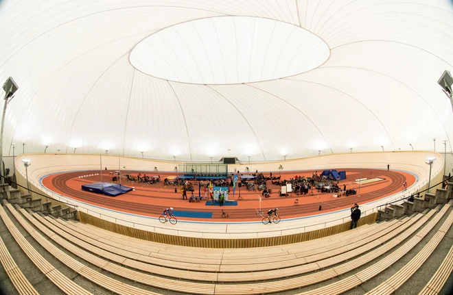 Prvo svetovno prvenstvo v dirkališčnem kolesarstvu, pri nas cestnokolesarski bum na oval ni pljusknil, je bilo leta 1893 v Chicagu, 28 let pred prvim cestnim. FOTO: Vid Ponikvar/Sportida 
