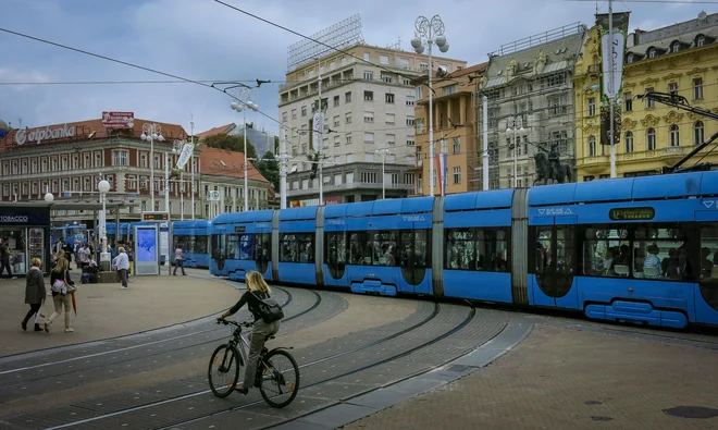 Zavezništva se krhajo le deset mesecev po lokalnih volitah. FOTO: Jože Suhadolnik/Delo
