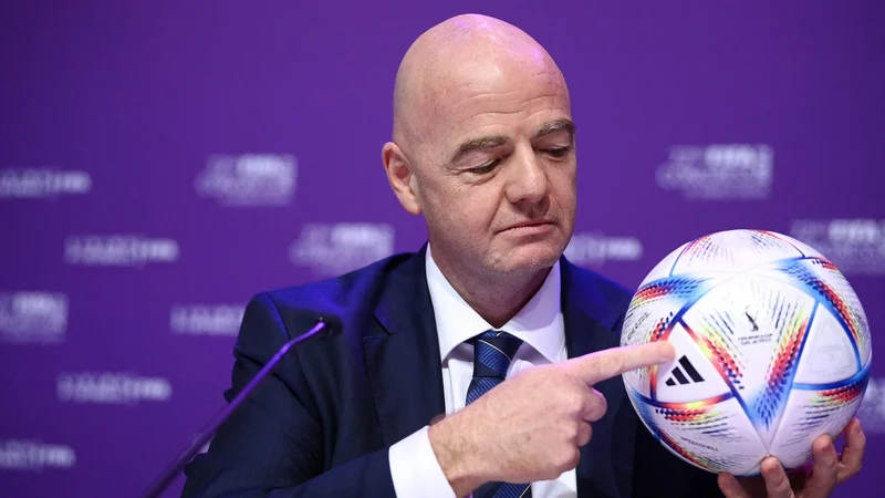 Fotografija: Gianni Infantino želi še naprej ostati v prestižnem fotelju predsednika Fife. FOTO: Franck Fife/AFP
