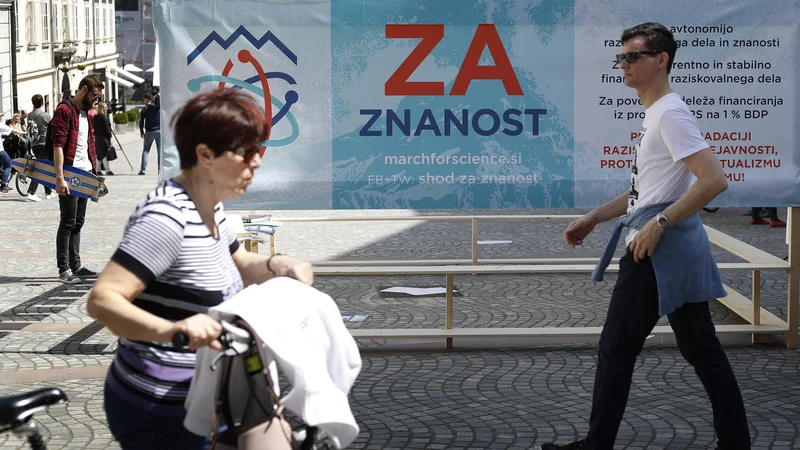Fotografija: Raziskovalci in znanstveniki se bodo ponovno podali na ulice. FOTO: Leon Vidic/Delo