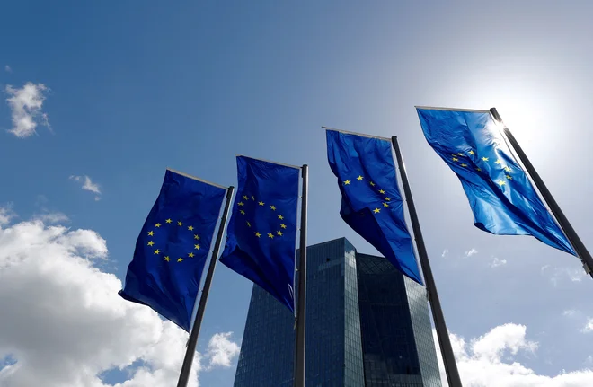 Najuglednejše tuje institucije, kot sta OECD ali ECB, so v zadnjih tednih že prilagodile&nbsp;svoje gospodarske napovedi novi realnosti vojne v Ukrajini,&nbsp;&nbsp;pri nas pa vlada še kar prelaga obravnavo Umarjeve pomladanske napovedi. Foto Kai Pfaffenbach Reuters

