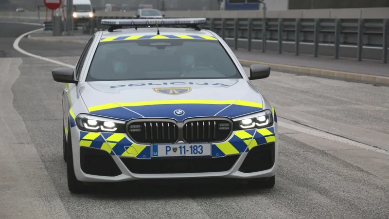 Fotografija: Eno zelo hitrih prestreznih vozil avtocestne policije. V prihodnje jih bo še več. FOTO: Policija