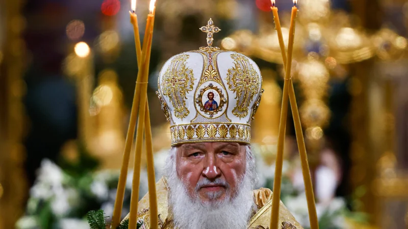Fotografija: Patriarh Kiril je na dan začetka agresije v stolni katedrali Kristusa Odrešenika v Moskvi govoril, da je to vojna za obrambo edinstvene Rusije in pravoslavja, boj za ohranitev vrednot. FOTO: Maksim Šemetov/Reuters