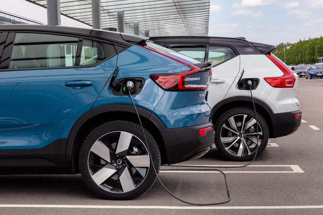 Oba modela imata bodisi sprednji bodisi štirikolesni pogon ter dve izvedbi baterije, s 67 in 75 kWh.
Foto Volvo