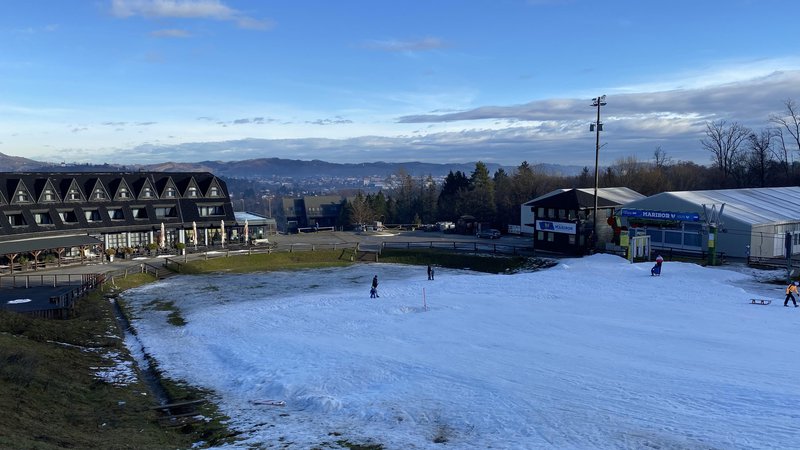 Fotografija: Tudi letos vodilni iz FIS ob pomanjkanju snega Mariboru niso prižgali zelene luči za Zlato lisico. FOTO: Mediaspeed
