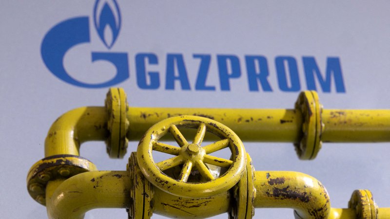 Fotografija: Nemška vlada preigrava načrt podržavljenja hčerinskih družb Gazproma in Rosnefta v Nemčiji, če bi se podjetji znašli v težavah in ogrozili energetsko preskrbo. FOTO: Dado Ruvic/Reuters
