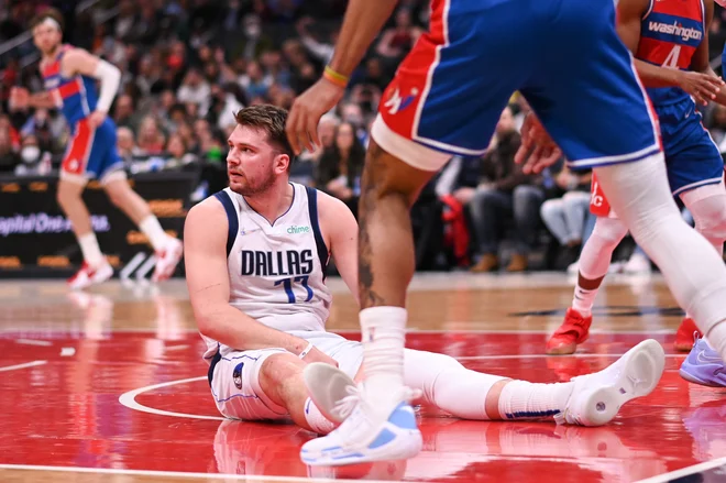 Luka Dončić (na fotografiji) med prvim polčasom dvoboja v Washingtonu. FOTO: Tommy Gilligan/USA Today Sports
