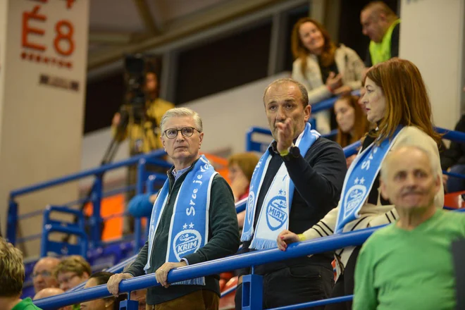 Predsednik RZS Franjo Bobinac si je tekmo ogledal v družbi selektorja Dragana Adžića. FOTO: RK Krim
