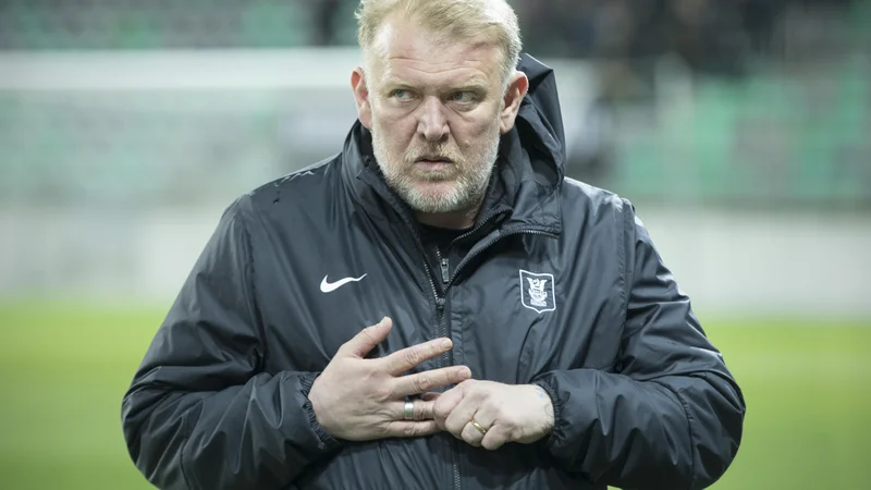 Robert Prosinečki je vodil prvo tekmo kot trener ljubljanskega kluba, za katerega je nastopal tudi kot igralec. FOTO: Jure Eržen/Delo
