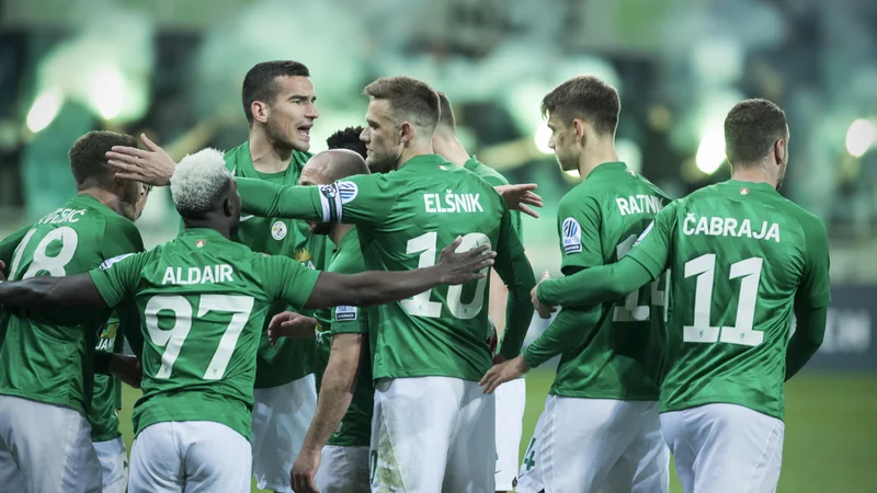 Fotografija: Olimpija in njen trener Robert Prosinečki gresta v Maribor z lepo popotnico visoke zmage proti Radomljam. FOTO:: Jure Eržen/Delo
