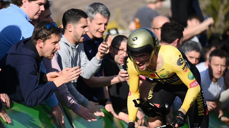 Fotografija: Jumbo-Visma's Slovenian rider Primoz Roglic competes during the 4th stage of the 80th edition of the Paris - Nice cycling race, 13,4 km time trial stage between Domerat and Montlucon, on March 9, 2022. (Photo by FRANCK FIFE / AFP)