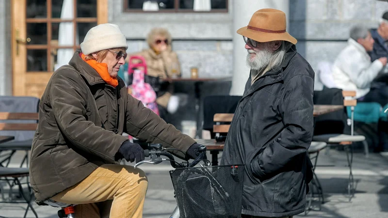 Fotografija: Zaradi e-oskrbe samostojnost in varnost starejših nista več odvisni le od svojcev in posameznikove socialne mreže. FOTO: Blaž Samec/Delo
