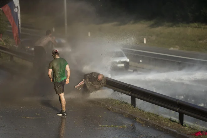 Policijsko nasilje se je stopnjevalo in doseglo vrhunec oktobra lani. FOTO: Jure Eržen/Delo
