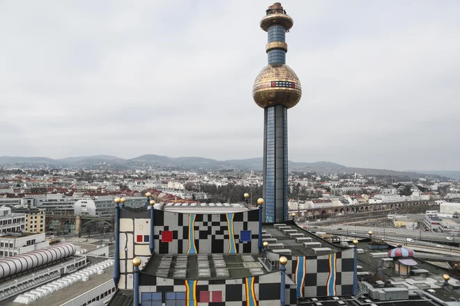 Sežigalnica odpadkov Spittelau na Dunaju 6. februarja 2019. Foto Uroš Hočevar/Delo
