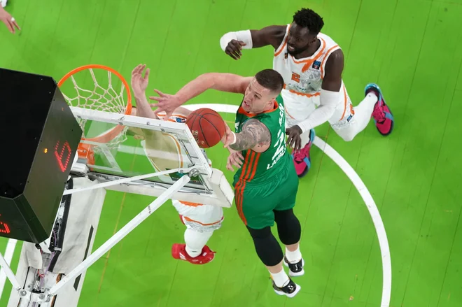 V Patrasu bo moral stopiti v ospredje tudi Alen Omić.

Foto Cedevita Olimpija
