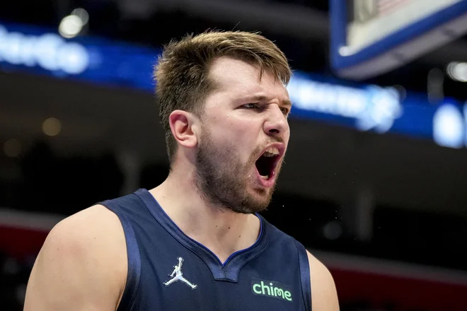 Luka Dončić je Dallasu zagotovil nastop v končnici. FOTO: Nic Antaya/AFP
