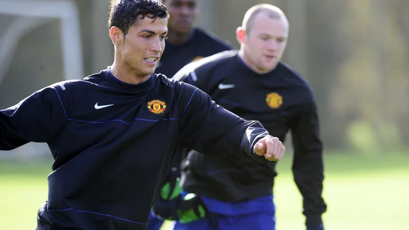 Fotografija: Cristiano Ronaldo in Wayne Rooney oktobra 2008 na treningu Manchester Uniteda pred tekmo lige prvakov s Celticom. FOTO: Nigel Roddis/Reuters
