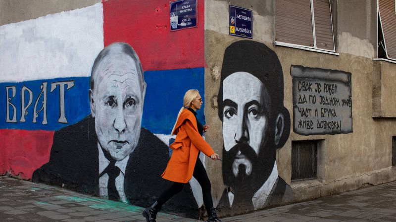 Fotografija: »Če bi tu kandidiral Putin, bi dobil več glasov kot Vučić,« je po volitvah v Srbiji povedal srbski dramaturg Ivan Lalić. FOTO: Voranc Vogel/Delo
