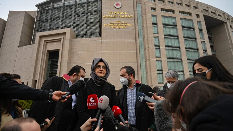 Fotografija: Hatice Cengiz, zaročenka ubitega Hašodžija, se bo pritožila na odločitev turškega sodišča. FOTO: Ozan Kose/Afp