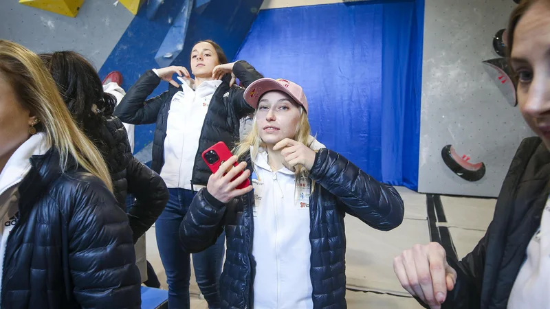 Janjo Garnbret že srbijo prsti za nov plezalni pohod na umetnih stenah. FOTO: Jože Suhadolnik