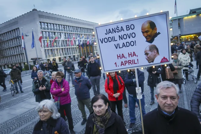 To vlado imajo petkovi protestniki za avtoritarno. FOTO: Jože Suhadolnik/Delo
