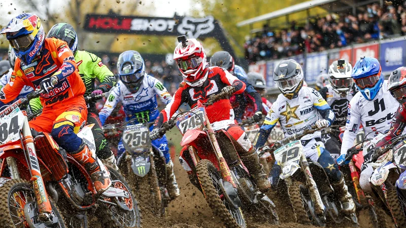 Fotografija: Tim Gajser med prvo dirko v razredu MXGP septembra v Mantovi. FOTO: Matej Družnik/Delo