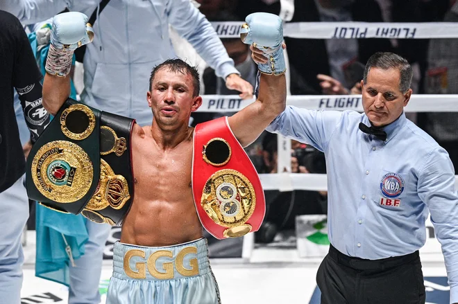 Genadij Golovkin je naslovu svetovnega prvaka združenja IBF v srednji kategoriji dodal še šampionski pas po različici WBA. FOTO: Philip Fong/AFP
