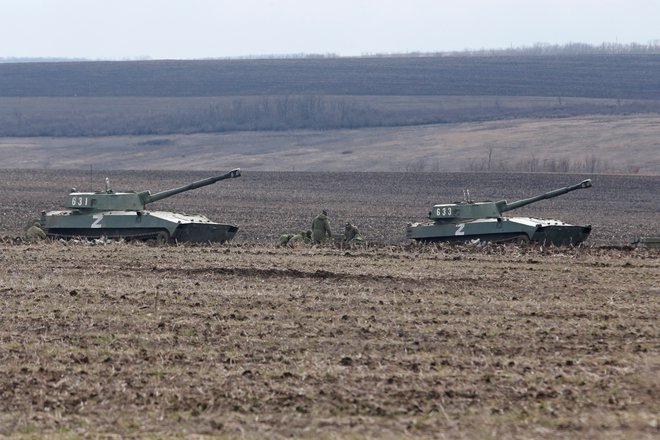 Donbas ni pogozden v enakem obsegu kot sever države, analitiki zato verjamejo, da lahko odprta pokrajina koristi ukrajinski vojski. FOTO: Alexander Ermochenko/Reuters

