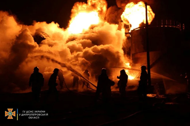 Ruski napadi na regijo DNipropetrovsk trajajo že dlje časa. FOTO: State Emergency Service Of Ukrai Via Reuters
