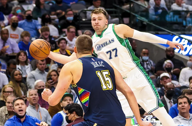 Luka Dončić bo očitno tudi letos zaostal za Nikolo Jokićem. Foto Kevin Jairaj/USA Today Sports
